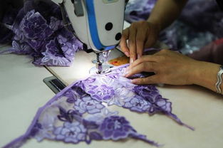 黑絲襪白蕾絲 曖昧 情趣內(nèi)衣讓這個縣脫了貧